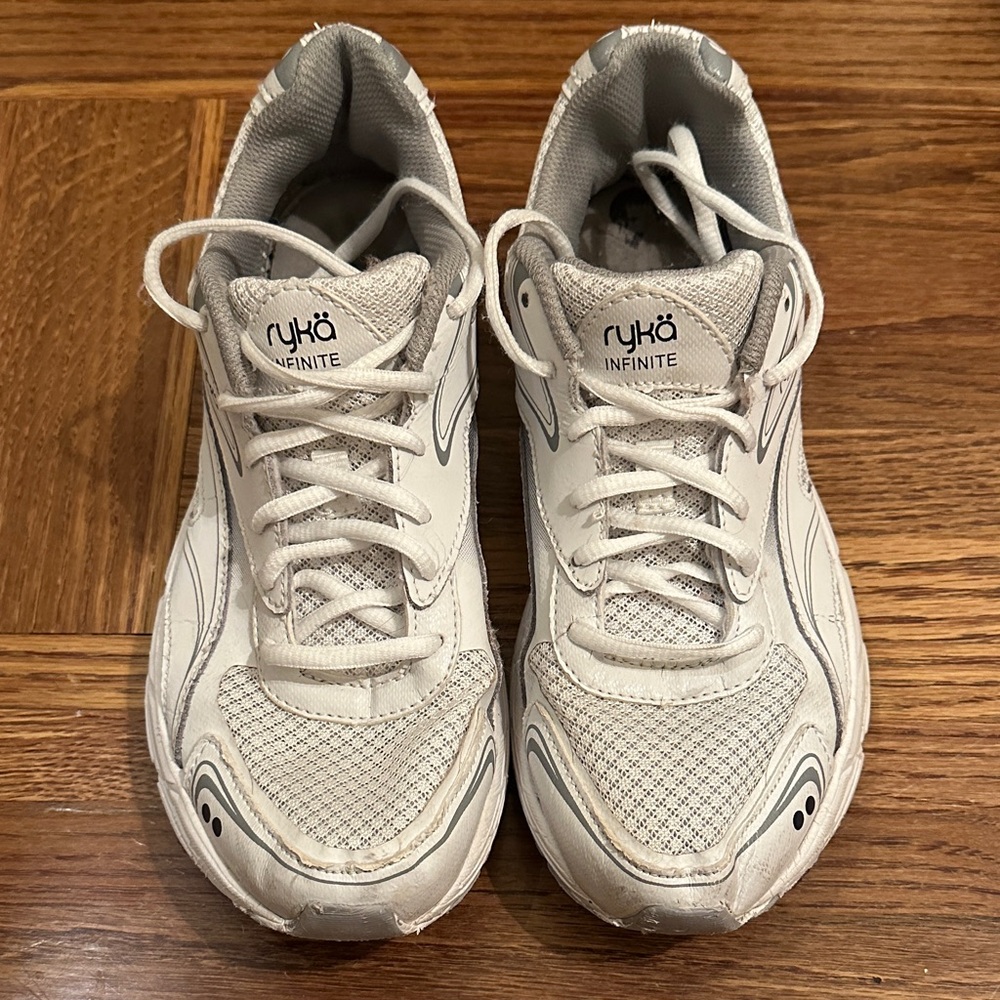 Ryka Infinite White & Light Gray Athletic Sneakers Women’s Size 9 M Grannycore